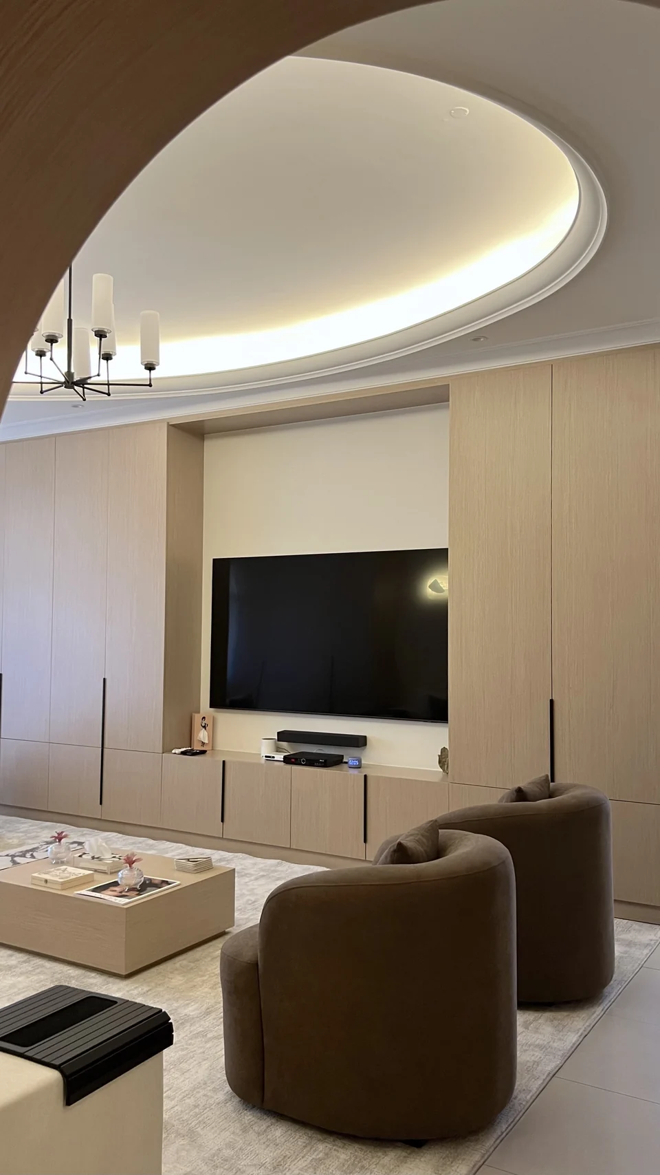 Portrait view of the completed media wall and circular ceiling in the Mirdif villa