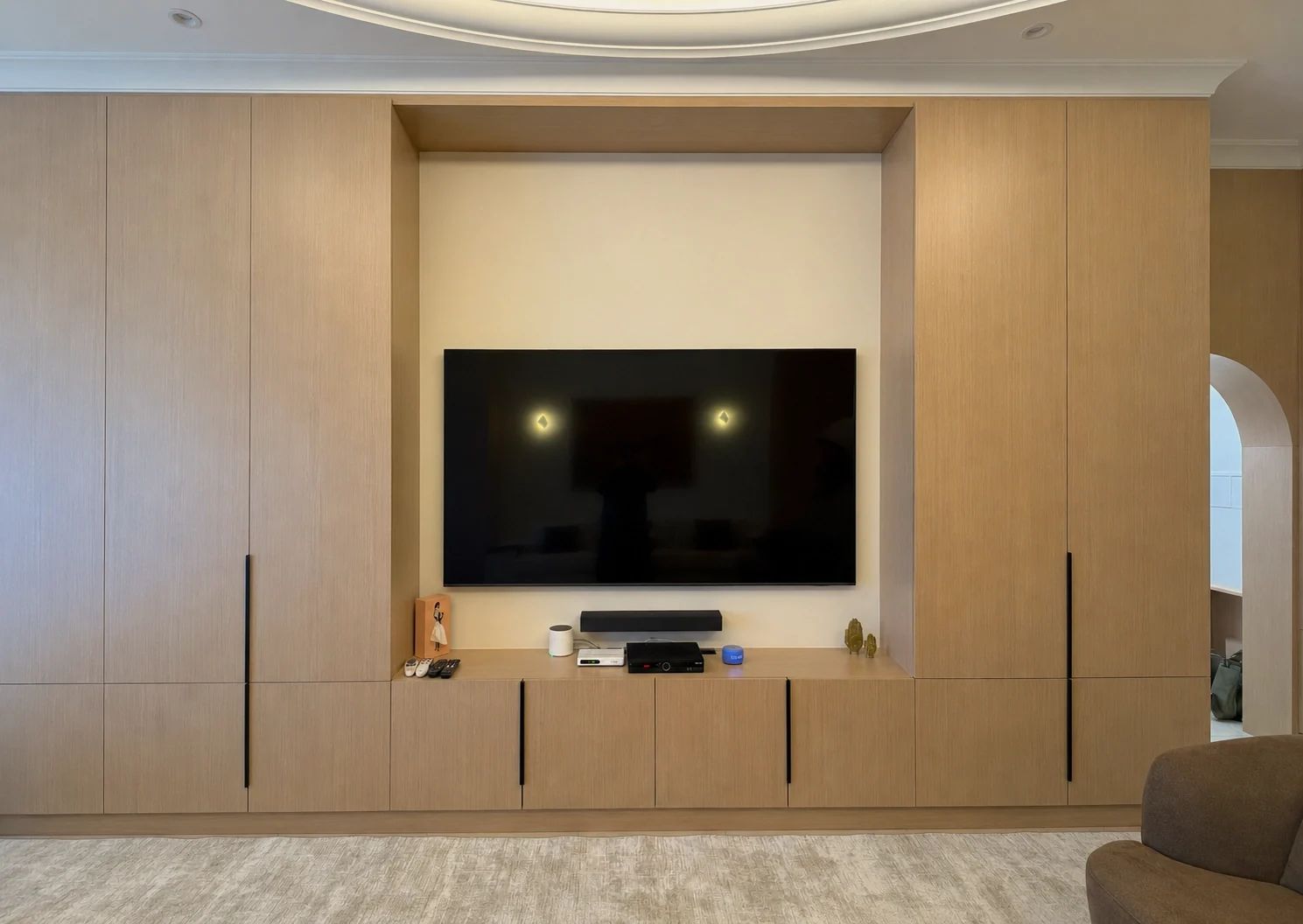 Front view of the completed Mirdif villa media wall with integrated television and storage
